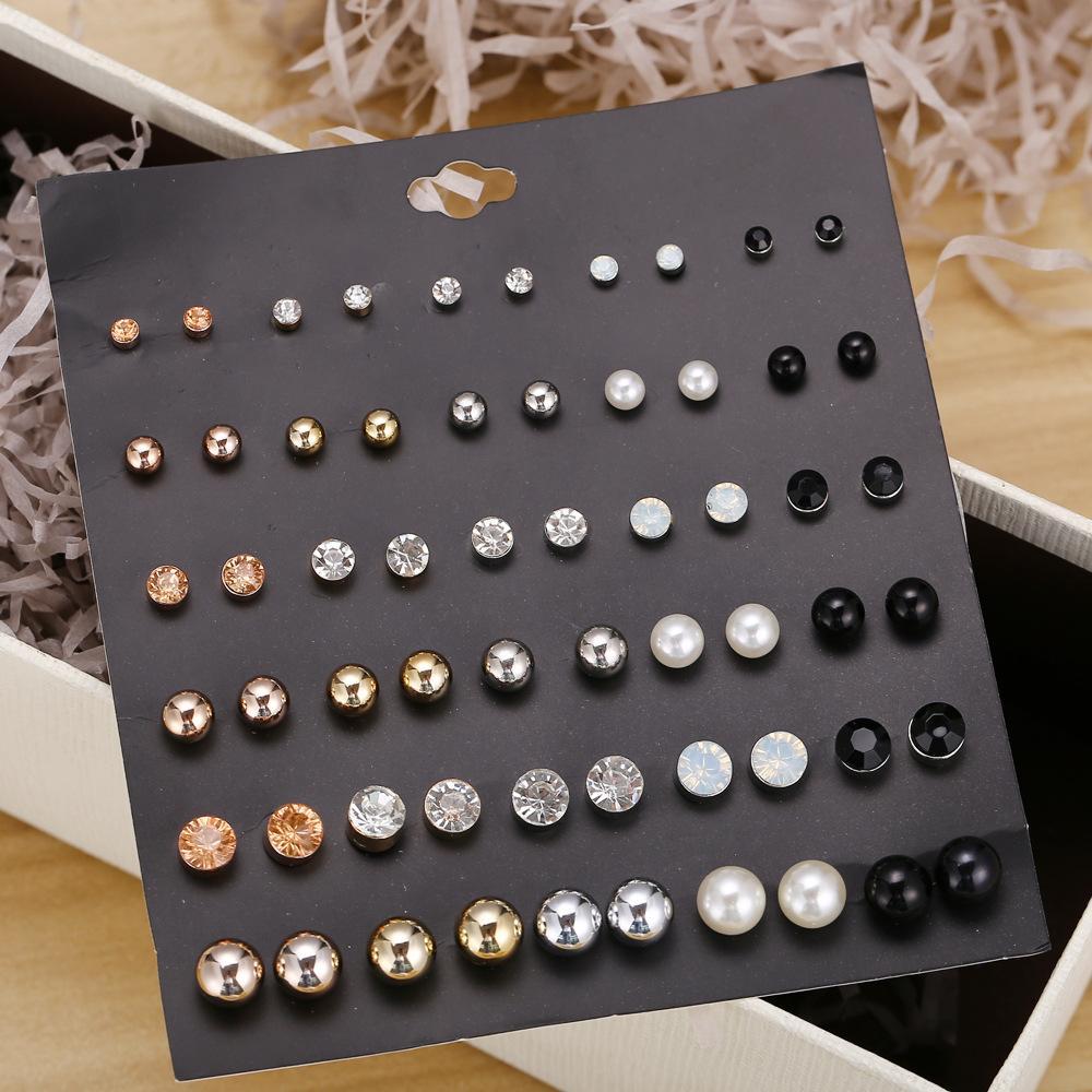 30 Piece Stud Earring Set Goldtone Earring in Goldtone ITALY Design