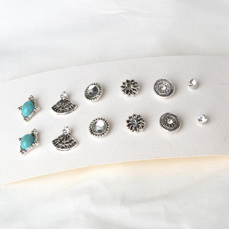 6 Piece Stud Earring Silvertone Earring in Silvertone ITALY Design