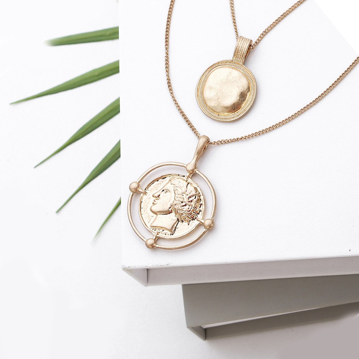 2 Piece Coin Head Necklace Goldtone Necklace in Goldtone ITALY Design