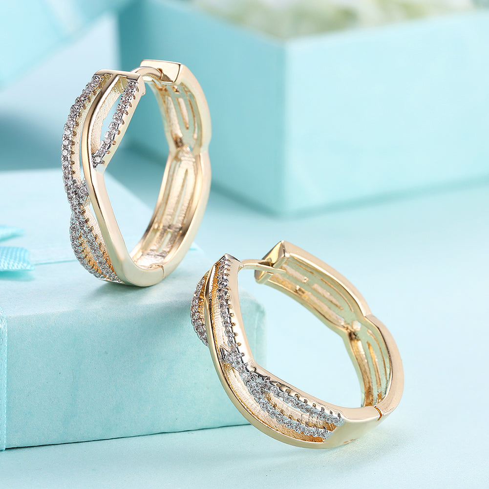 Intertwined Inception Twist 0.90" Hoop Earring in Goldtone