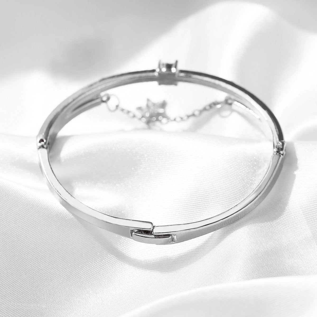 Star Drop With Luxe Crystals  Silvertone Bracelet ITALY Design