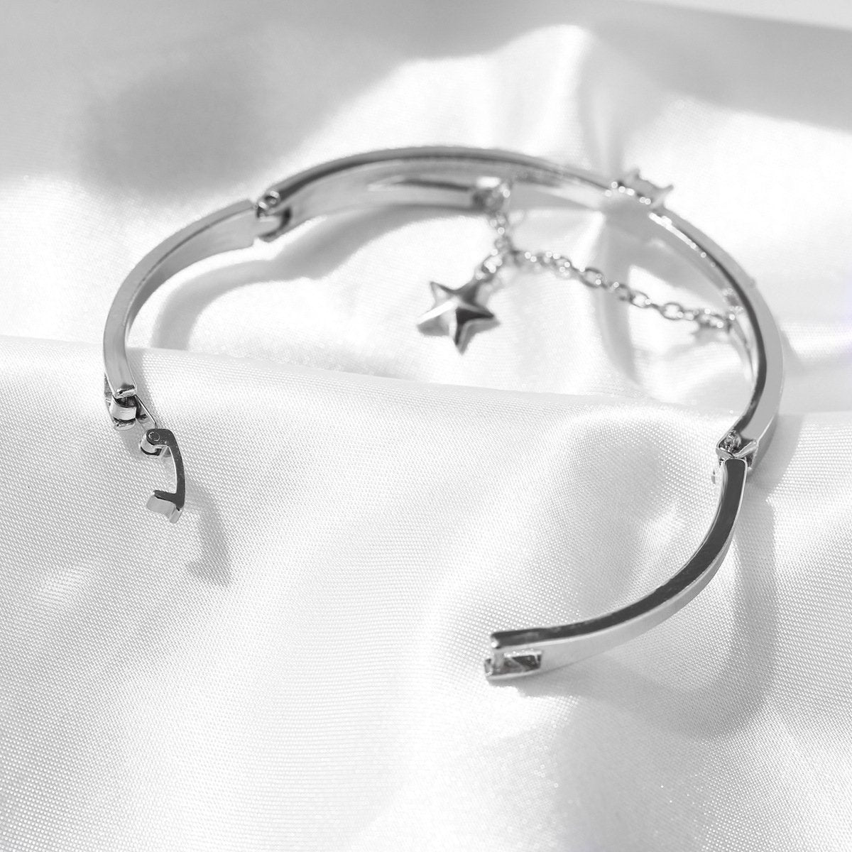 Star Drop With Luxe Crystals  Silvertone Bracelet ITALY Design