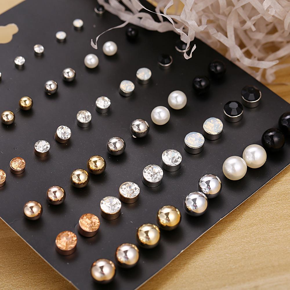 30 Piece Stud Earring Set Goldtone Earring in Goldtone ITALY Design