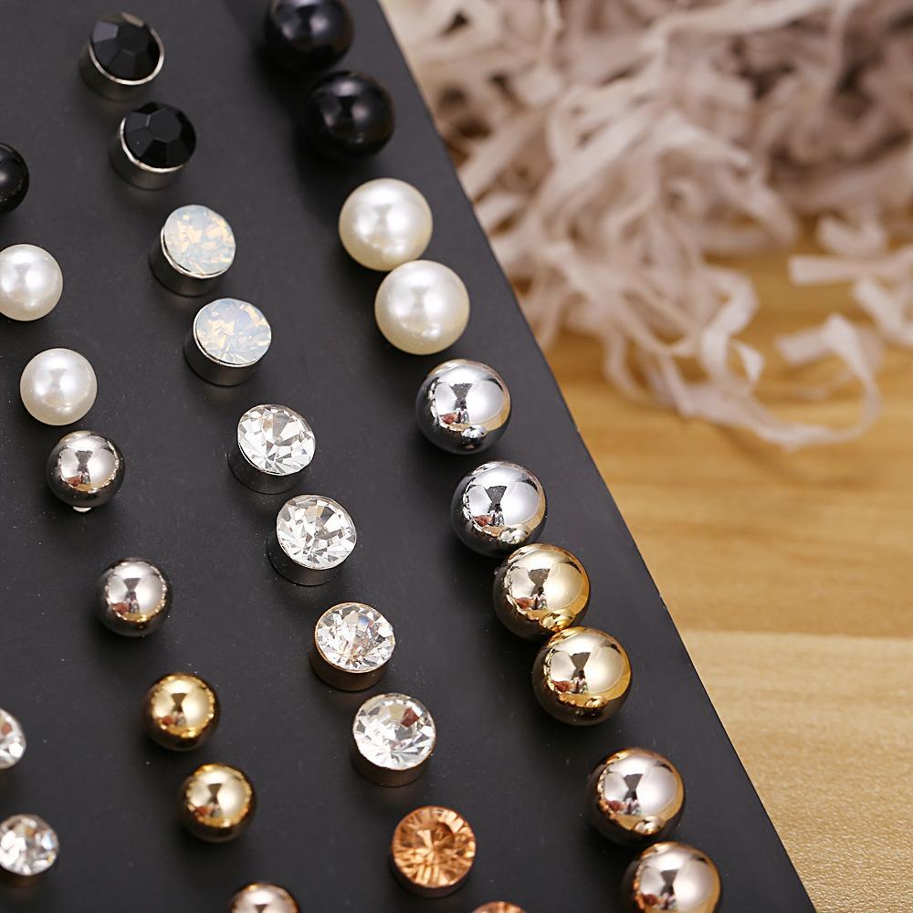 30 Piece Stud Earring Set Goldtone Earring in Goldtone ITALY Design
