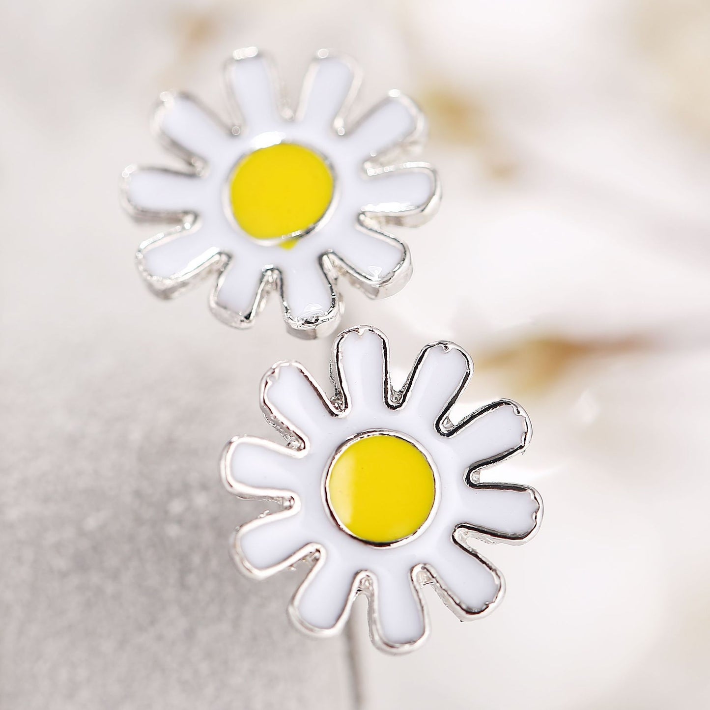 3 Piece Daisy Flower Jewelry Set  Silvertone Set in  Silvertone ITALY Design