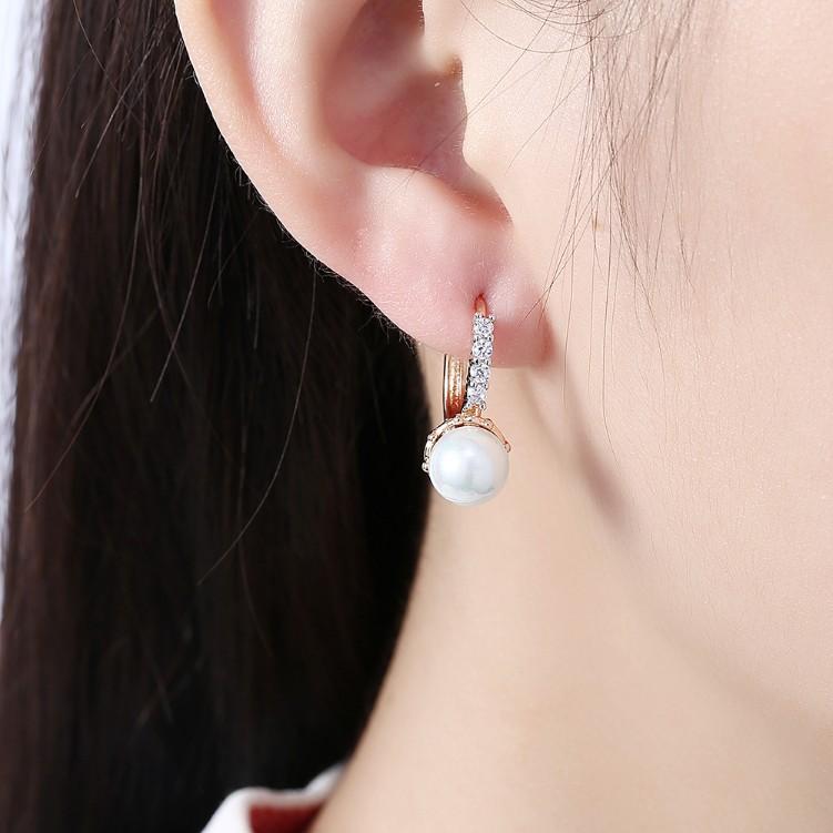 Swarovski Crystal Curved Pav'e Pearl Huggie Earrings Set in Goldtone - Riakoob Jewelry www.goldennycjewelry.com fashion jewelry for women