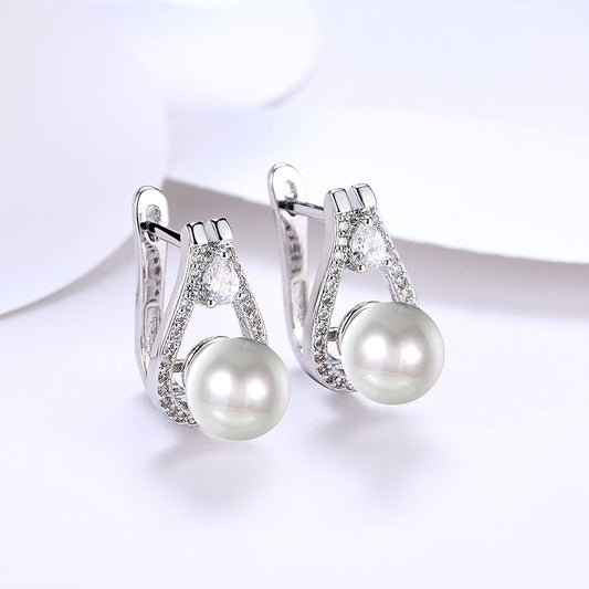 Freshwater Pearl Leverback Earring in  Silvertone with  Crystals